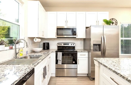 Mount Holly House | MH close to Charlotte airport, White Water Center