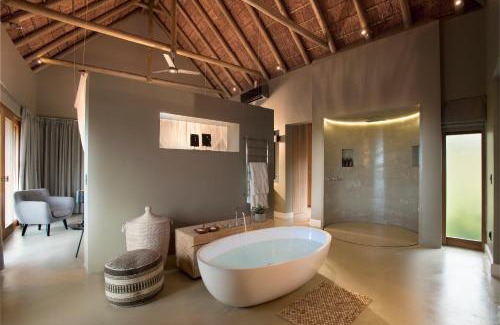 Vaalwater House | MHONDORO SAFARI LODGE & VILLA