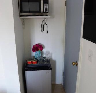 Carver City - Lincoln Gardens Apartment | Mi Casa Es Tu Casa, Airport Suites