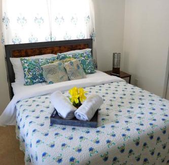 Carver City - Lincoln Gardens Apartment | Mi Casa Es Tu Casa, Airport Suites