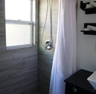Carver City - Lincoln Gardens Apartment | Mi Casa Es Tu Casa, Airport Suites