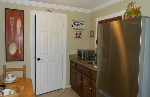 Ludlam Apartment | Miami Falls Area Private Studio/Apartment