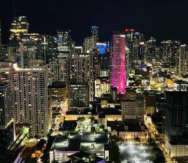Downtown Miami Apartment | Miami Luxe Escape Best High Waterfront Views, City Lights, Pool, Spa Amazing location