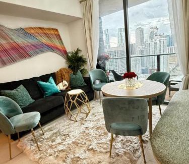 Downtown Miami Apartment | Miami Luxe Escape Best High Waterfront Views, City Lights, Pool, Spa Amazing location