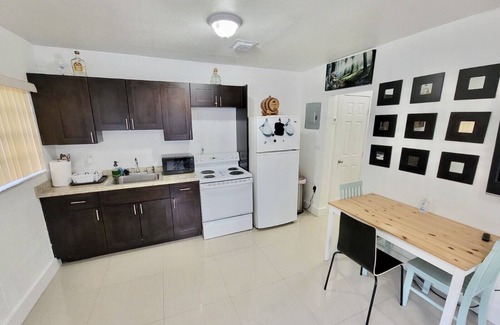 Allapattah Apartment | Miami Marlin/Heat, UM Jackson Hospitals, Museum, 800mbps Internet, FlatTV,Train