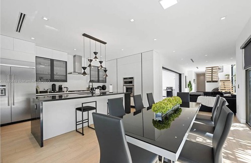 Southwest Coconut Grove House | Miami modern 3-bedroom 3300 sq ft in beautiful Coconut Grove, Miami