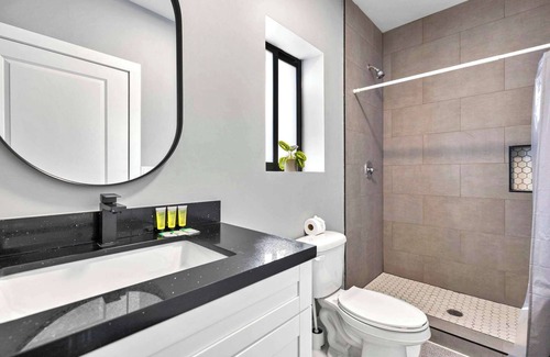 Liberty City Apartment | Miami Studio | 8 Min to Wynwood