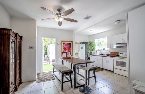 Buena Vista House | Miami Vacation Home 4 bedroom Parking.