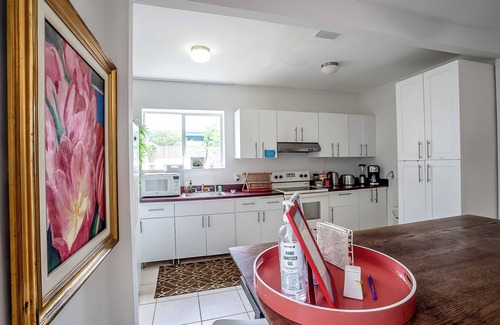 Buena Vista House | Miami Vacation Home 4 bedroom Parking.