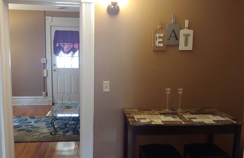 Owosso House | Michelle's Nest 2 bedroom Apartment