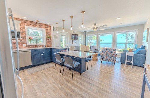 Manistique Cabin | Michicove: Leaf Peeping by the Lake – A Michigan Autumn Retreat