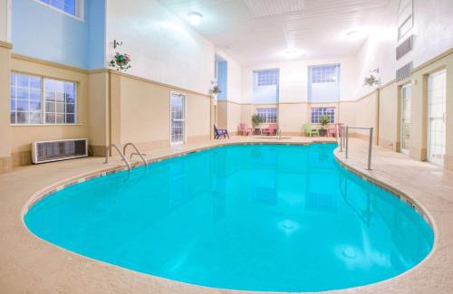Miami Hotel | Microtel Inn and Suites By Wyndham Miami OK