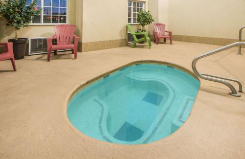 Miami Hotel | Microtel Inn and Suites By Wyndham Miami OK
