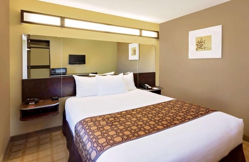 Southside Hotel | Microtel Inn & Suites by Wyndham Prairie du Chien