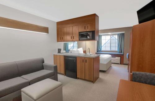 New Castle Hotel | Microtel Inn & Suites by Wyndham Gardendale - Birmingham North