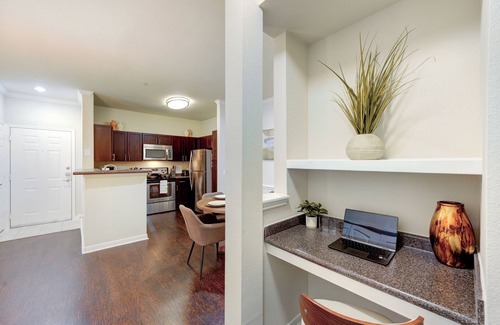 Alden Bridge Apartment | Mid-Century Gem 2-Bedroom with Workspace Gym/Basketball Court & Great Pool!