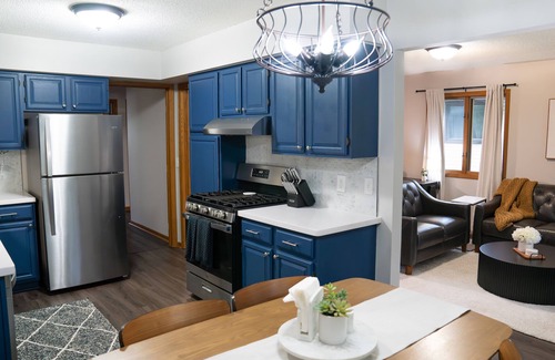 Hopkins House | Mid-Century Luxury Manor