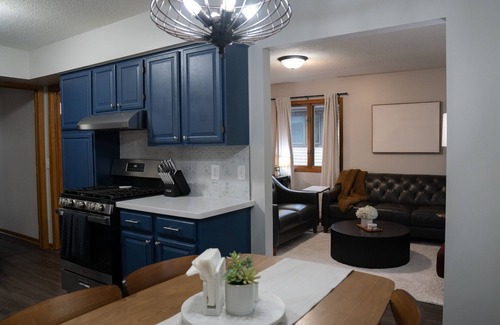 Hopkins House | Mid-Century Luxury Manor