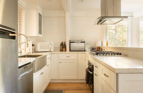Crestline Cabin | Mid-Century Luxury Mountain Getaway