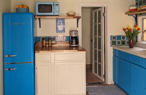 Las Cruces House | Mid-century marvelous 1 bed, pets welcome!
