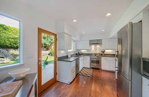 North Queen Anne House | Mid-Century Mod Home North Queen Anne