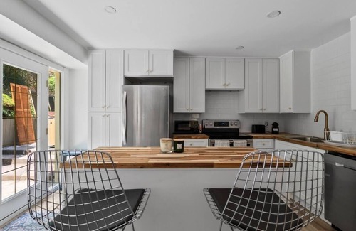 West Kelowna Estates Apartment | Mid-Century Modern Dream Retreat