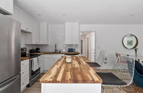 West Kelowna Estates Apartment | Mid-Century Modern Dream Retreat