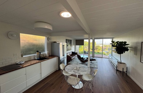 La Jolla Mesa House | Mid-Century Modern Gem with Views in N. PB/La Jolla. Highly Walkable!