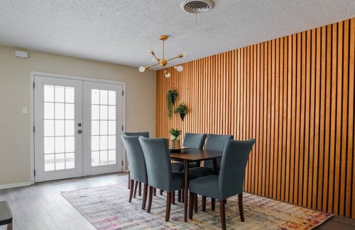 Ransom Canyon House | Mid-Century Modern Lakeview Retreat Remodeled