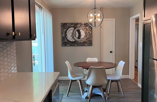 Sioux Falls House | Mid-Century modern 2-bedroom home near McKennan Park, hospitals and universities