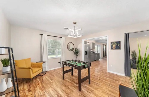 Fort King District House | Mid-Century Oasis awaits YOU!