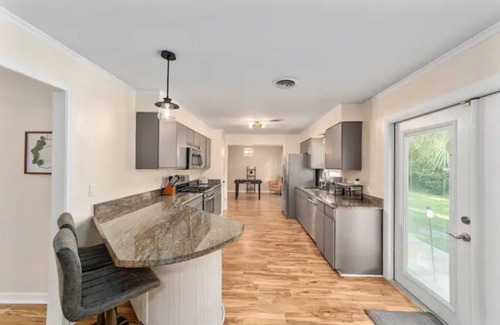 Fort King District House | Mid-Century Oasis awaits YOU!