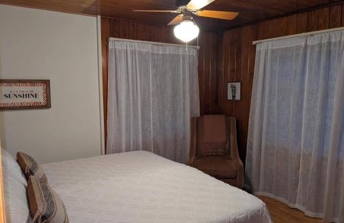 Eustis House | Mid Century Style Cottage Near Historic Downtown