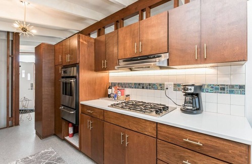 Cedar Rapids - Iowa City House | Mid-Century Style & Class In Quiet NE Location