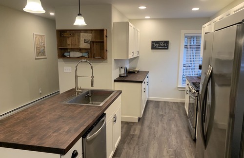 Dexter House | Mid-Maine Lakefront Escape – Kayaks, Fire Pit, BBQ & Rail Trail