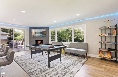 Flossmoor House | Mid-Term 4-bedroom house in fabulous Flossmoor with a Pool Table