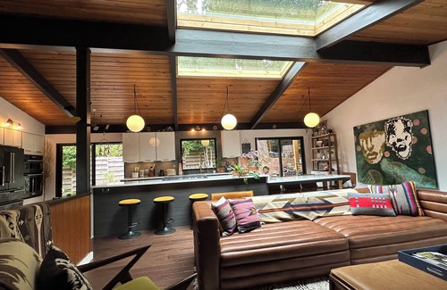 Multnomah Village House | Midcentury Modern – a true masterpiece inspired by the iconic Frank Lloyd Wright