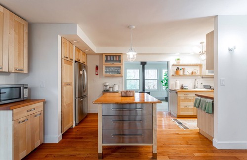 Long Pond House | Midcentury Oasis, Skiing, Hot Tub & Game Room!