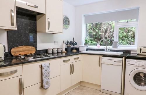Checkley Cottage | MIDDLE COTTAGE, pet friendly in Hollington, Staffordshire