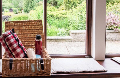 Maud Cottage | Middle Lodge enjoys a rural, south facing setting and is a gardener’s delight.