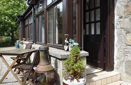 Maud Cottage | Middle Lodge enjoys a rural, south facing setting and is a gardener’s delight.