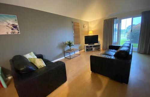 Collingwood Park Villa | Middleton Bay Retreat