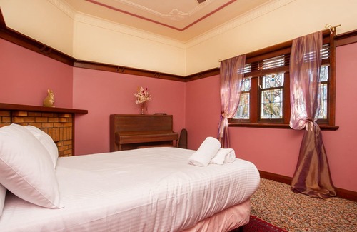 West Tamworth House | Midholme - Excellent value