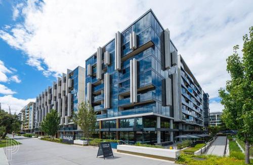 Braddon Apartment | Midnight Luxe 2BR 2Bath 2Car 230 Pool Gym Sauna