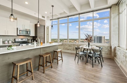 Peachtree Center Apartment | Midnight Magnolia Loft | 1203