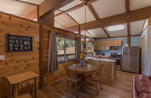 Mariposa Cabin | Midpines Cabin-private, peaceful mountain cabin- 30 miles to Yosemite entrance!