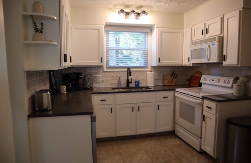 Dundee-Happy Hollow Historic District House | Midtown Charmer