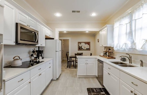 Hannon Park House | Midtown Cottage, Great Location! Haute on Hannon