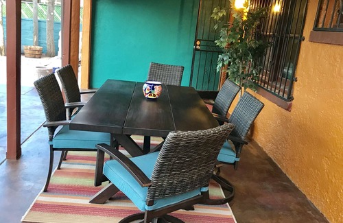 San Gabriel House | Midtown Festive Adobe Getaway, Outdoor Shower, BBQ, Horseshoes
