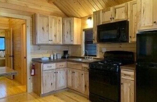 Mackinaw City Cabin | Mighty Mac Bridgeview Cabin 4